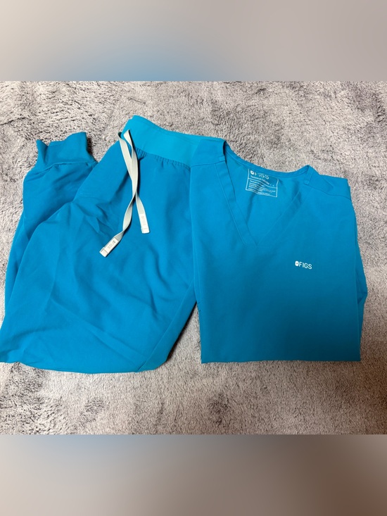 Figs Pants - Figs Technical Collection V-Neck Scrub set in Teal size large